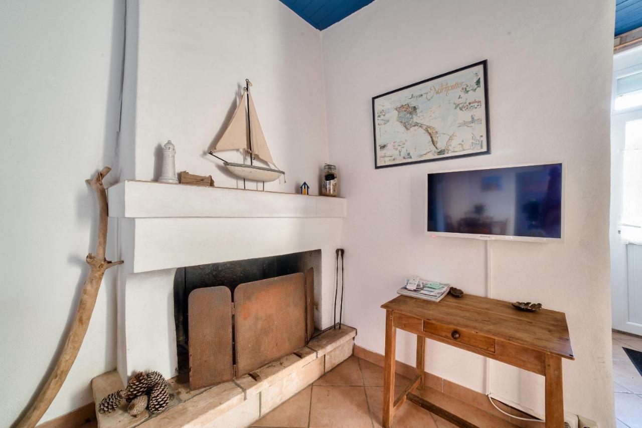Jolie Maison Avec Cour Pour 5 Personnes Noirmoutier-en-l'Ile Esterno foto