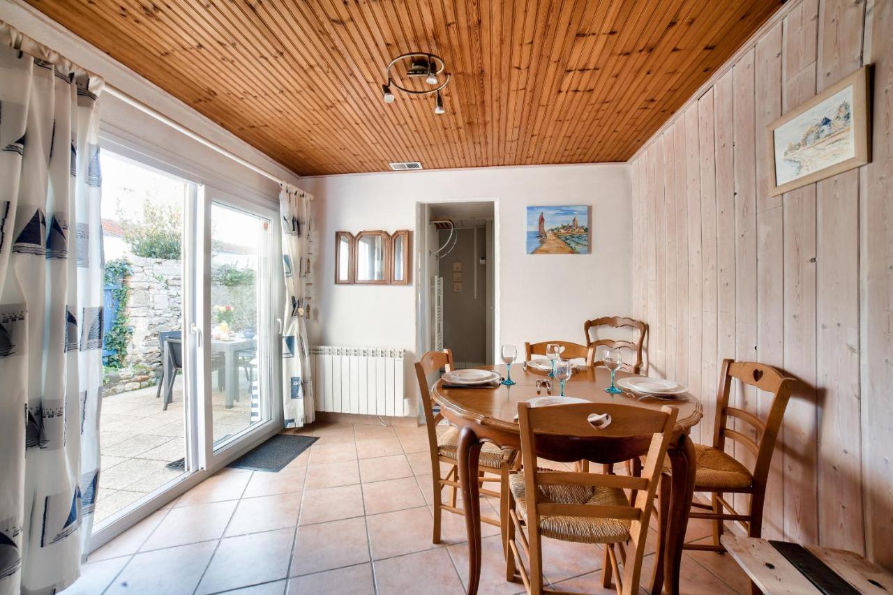 Jolie Maison Avec Cour Pour 5 Personnes Noirmoutier-en-l'Ile Esterno foto