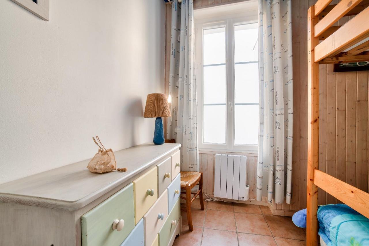 Jolie Maison Avec Cour Pour 5 Personnes Noirmoutier-en-l'Ile Esterno foto